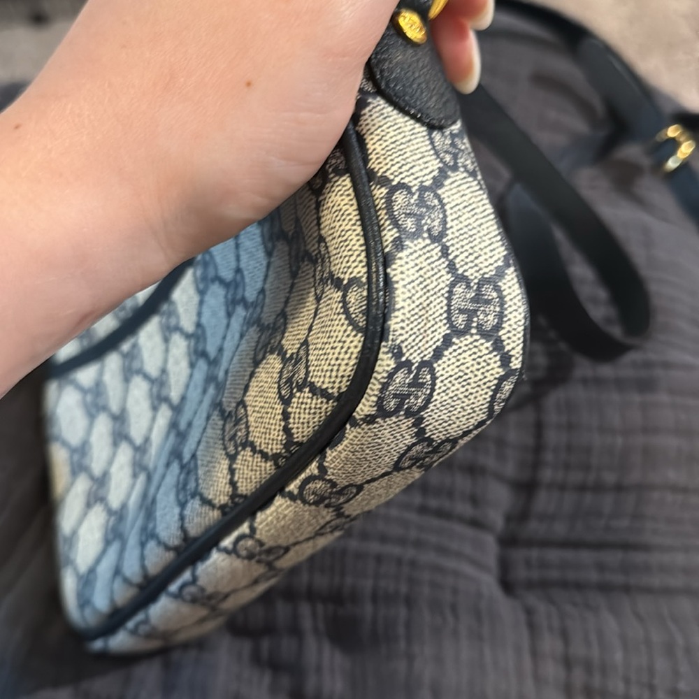 Vintage Gucci Crossbody Camera Bag - Picture 16 of 17